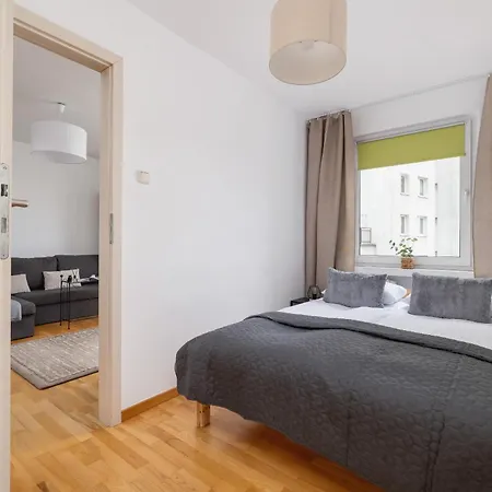 Close To Railway Station On The 7th Floor In By Renters شقة كاتوفيتسه