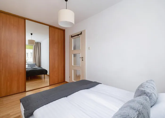 Apartmán Close To Railway Station On The 7th Floor In By Renters