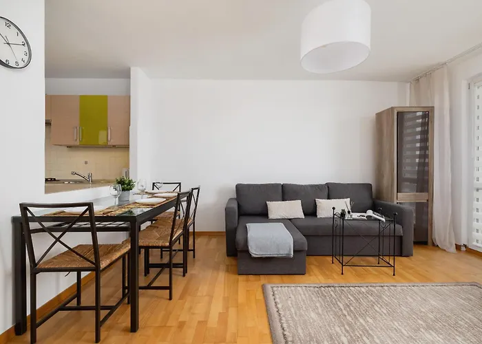 Close To Railway Station On The 7th Floor In By Renters * Katovice